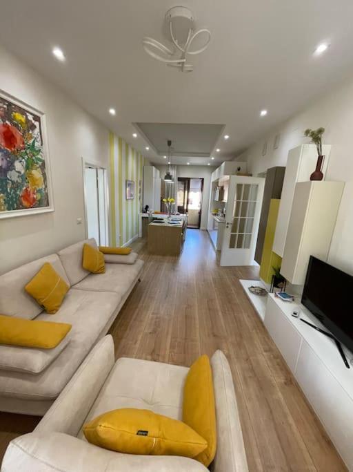 Sun Apartment In The Heart Of Tirana Exteriör bild