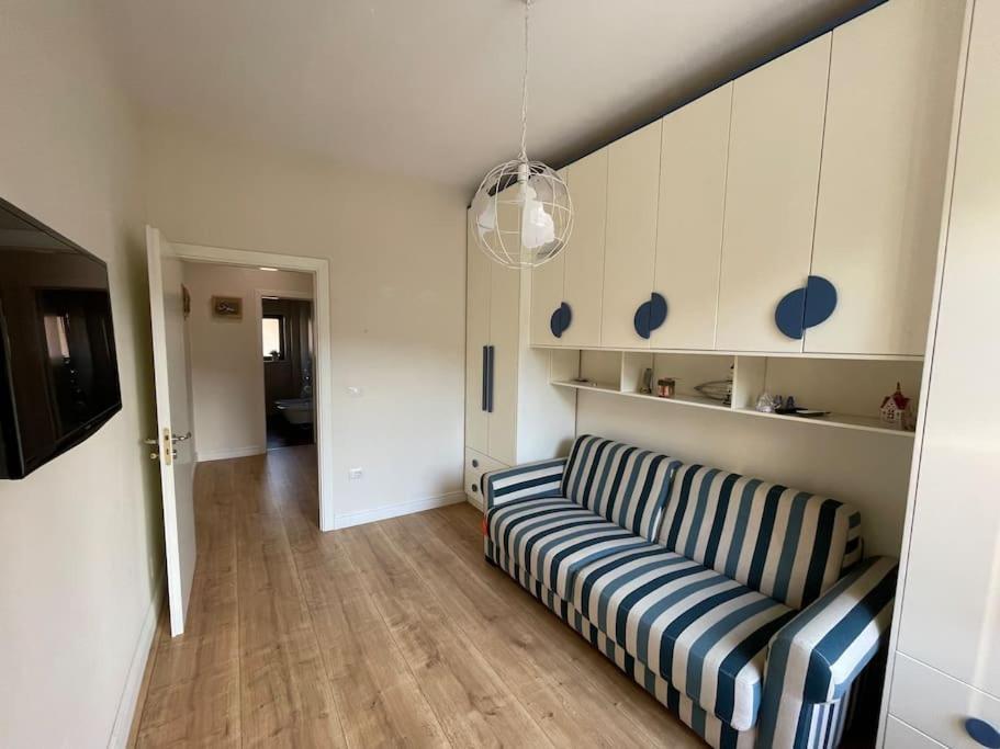 Sun Apartment In The Heart Of Tirana Exteriör bild