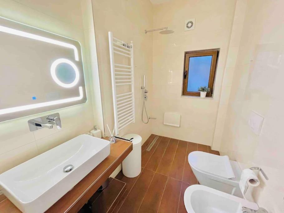 Sun Apartment In The Heart Of Tirana Exteriör bild